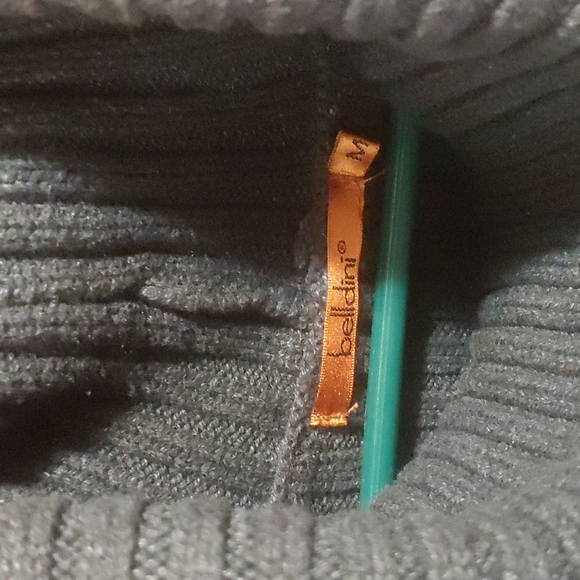 Sleeveless Long Turtleneck Sweater - Picture 4 of 4